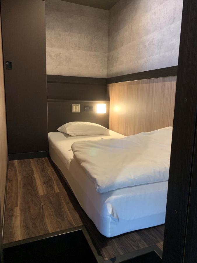Capsule Capsule hotel